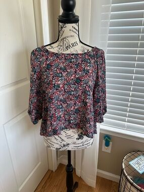 About a Girl Women’s XS Sheer Floral Blouse